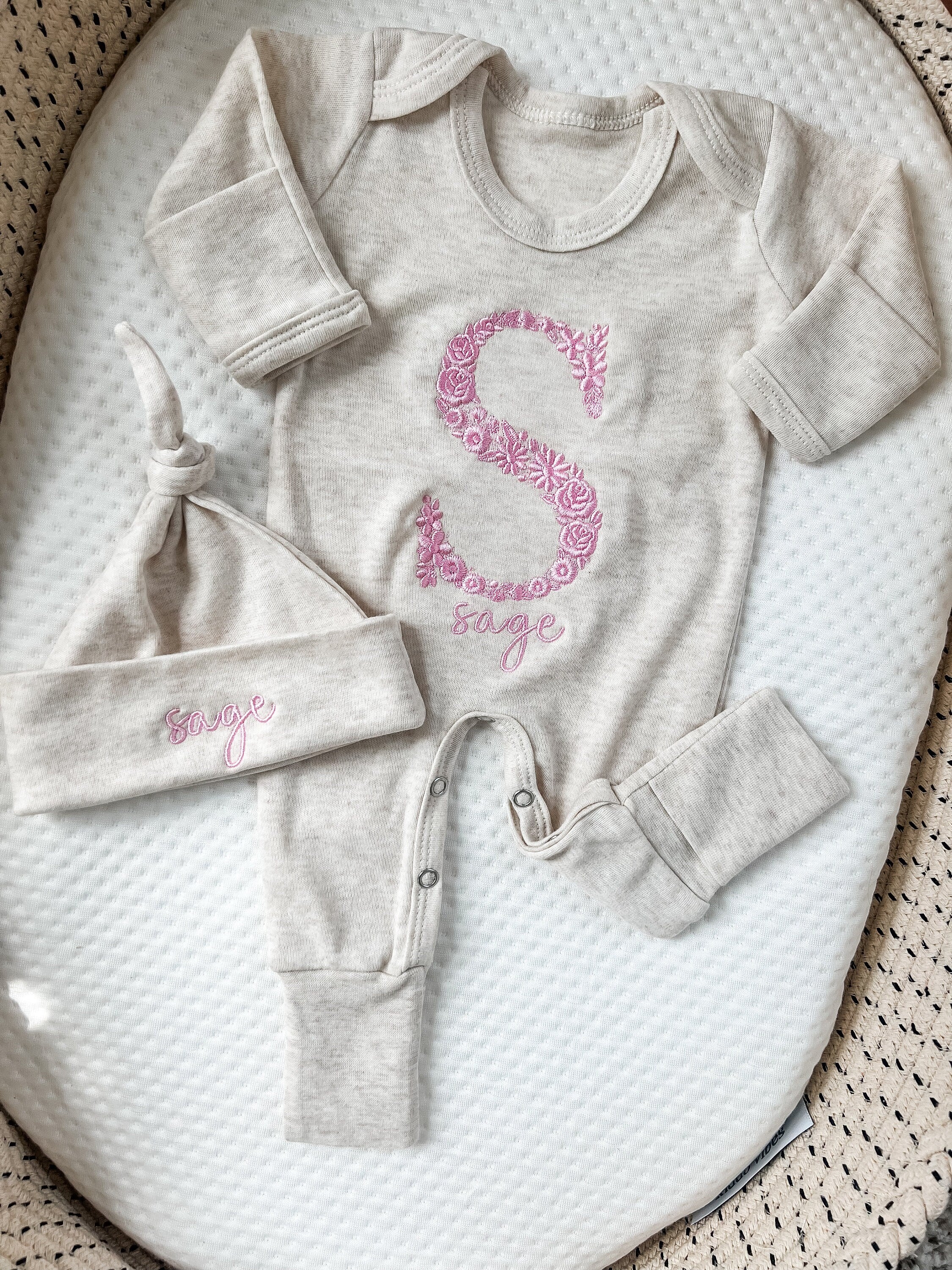 Newborn girl coming home outfit, Name Newborn Outfit, Embroidered Baby Outfit, Hospital Home Outfit, Neutral Custom Baby Outfit,